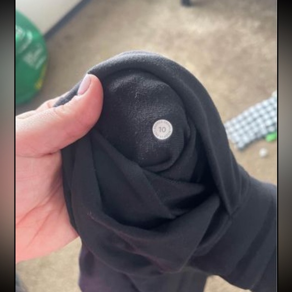 Black lululemon jogger - Picture 3 of 3